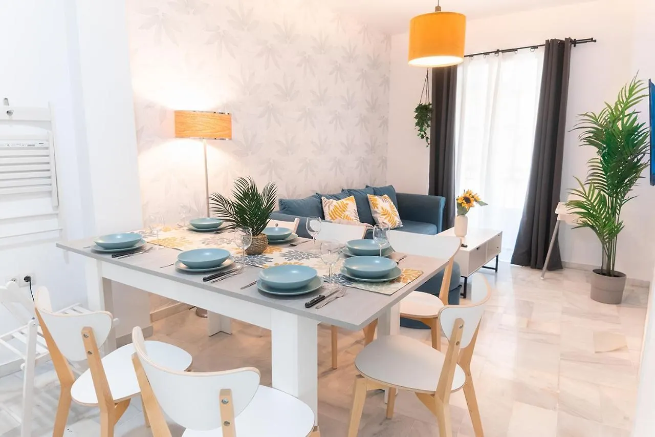Downtown Apartment 3 Bedrooms 2 Bathrooms Wifi セビリア