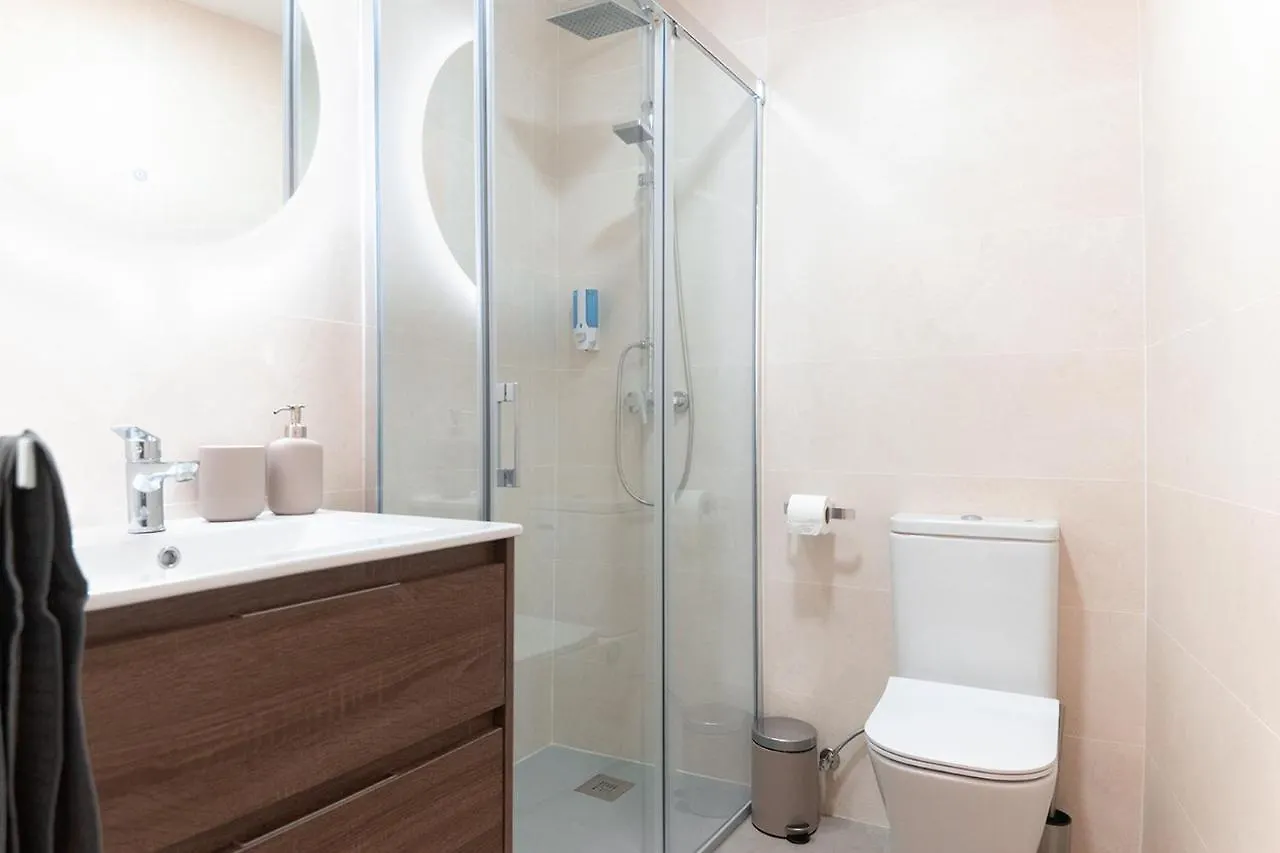 Downtown Apartment 3 Bedrooms 2 Bathrooms Wifi セビリア