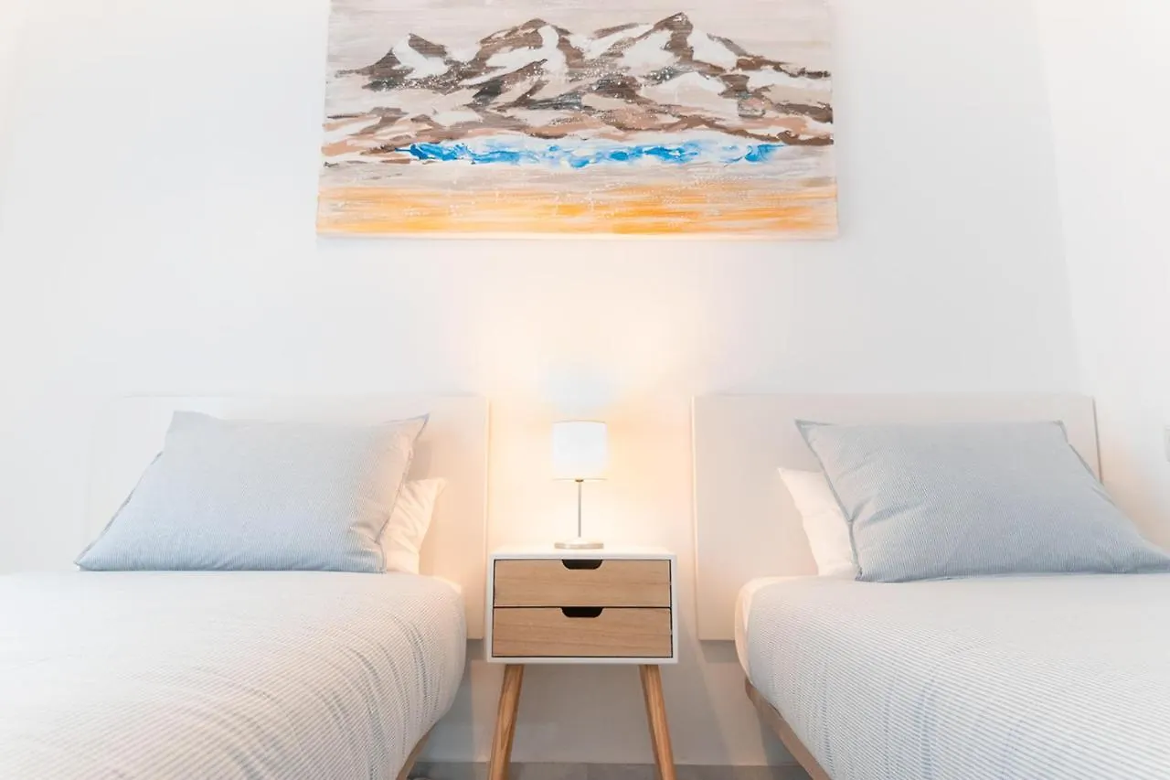 Downtown Apartment 3 Bedrooms 2 Bathrooms Wifi セビリア